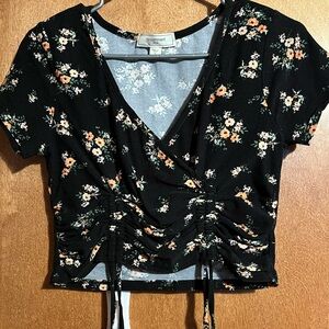 Adjustable cropped shirt